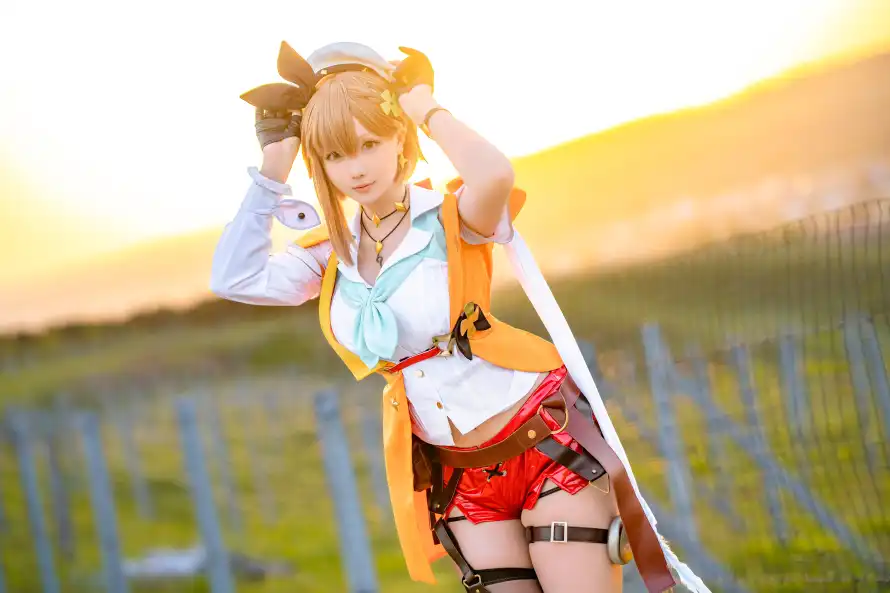 4k农村壁纸-红短裤壁纸和围栏-cosplay「哲风壁纸」