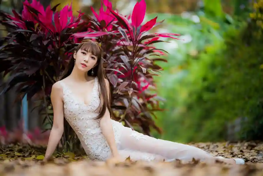 4k裙子壁纸 - 户外 - 红色 - 绿色「哲风壁纸」