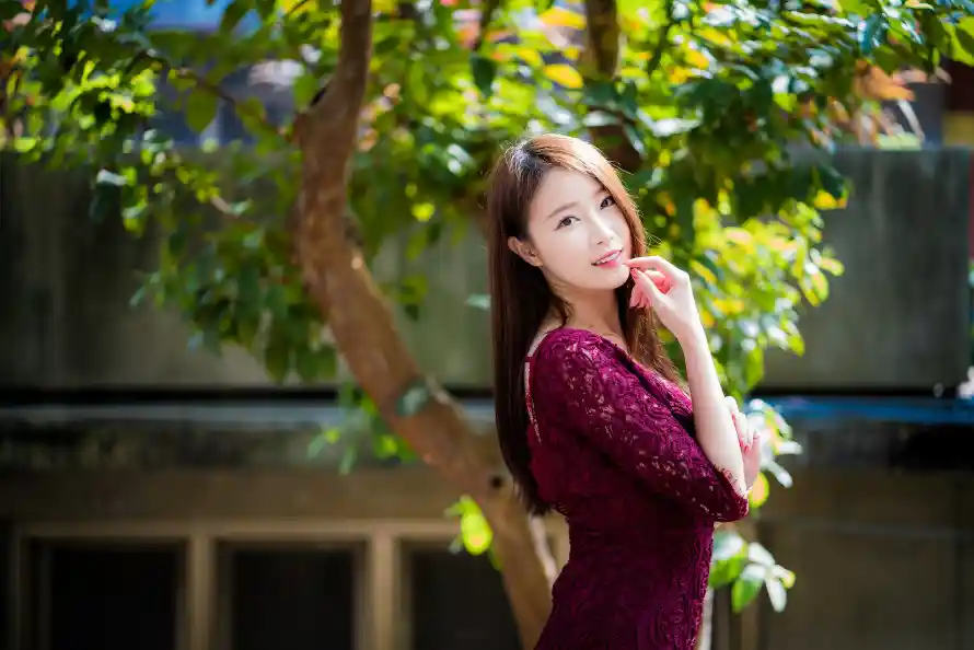 4k树下壁纸 - 红色裙子 - 热门壁纸 - wallpaper「哲风壁纸」