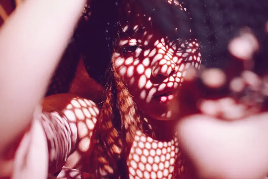 4k人像壁纸 - 光影 - 暖调 - 特写「哲风壁纸」 4k人像壁纸 - 光影 - 暖调 - 特写「哲风壁纸」