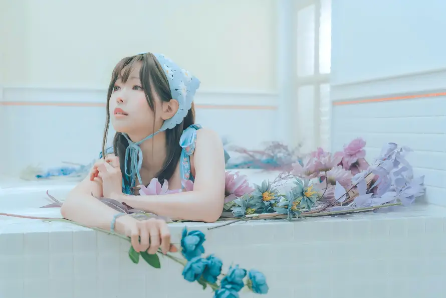 4k发带壁纸 - 室内 - 泳装 - 浴缸「哲风壁纸」