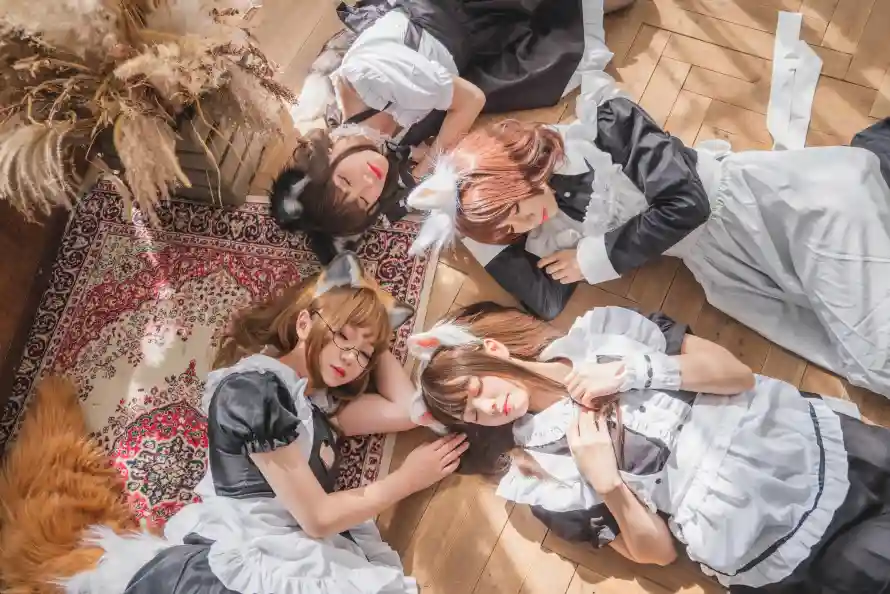 5k多人壁纸-天花板壁纸和女团-黑白穿搭热门的壁纸「哲风壁纸」