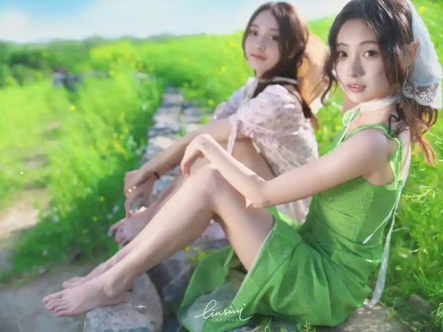 4k夏日壁纸 - 少女 - 户外 - 石径「哲风壁纸」