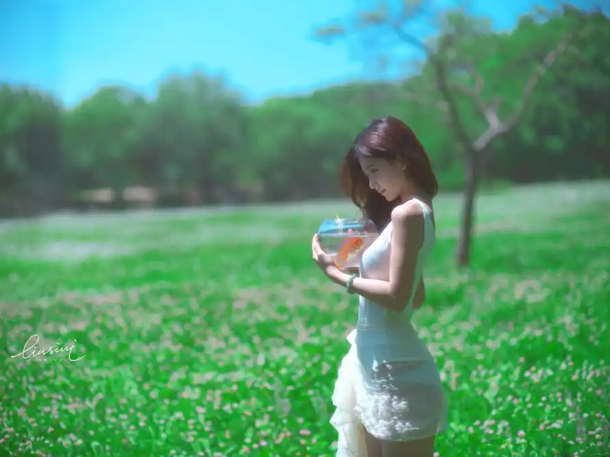 4k少女壁纸 - 鱼 - 户外 - 树木「哲风壁纸」