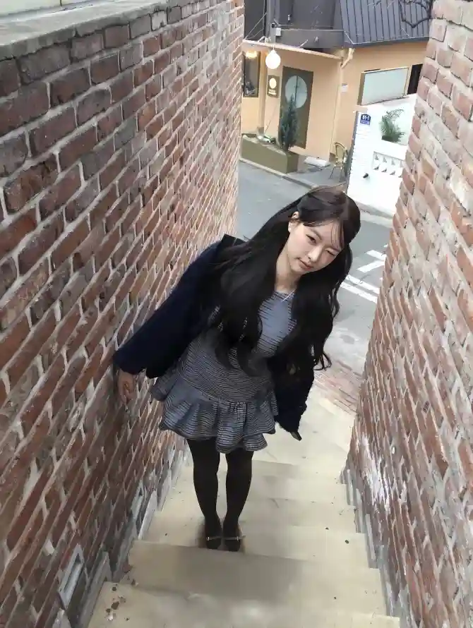 4k街拍壁纸 - 黑丝 - 朴喜珗 - 红砖巷「哲风壁纸」