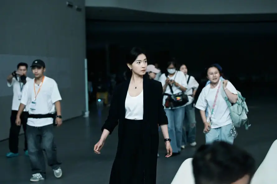 2k万茜壁纸-女演员壁纸和出行-干练气质热门的壁纸「哲风壁纸」