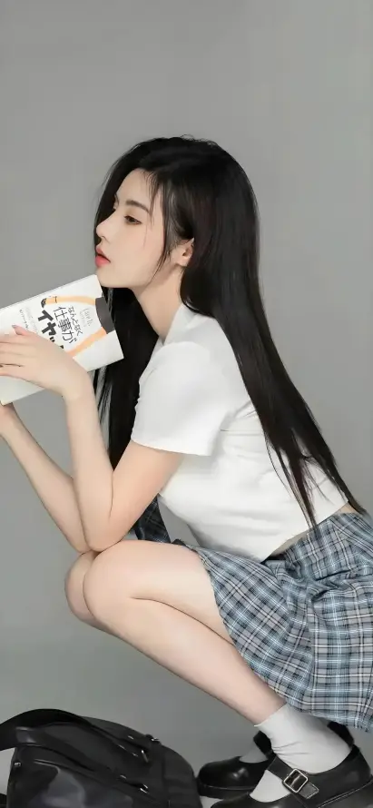 4k壁纸壁纸 - 白袜 - 美女 - 双肩包「哲风壁纸」