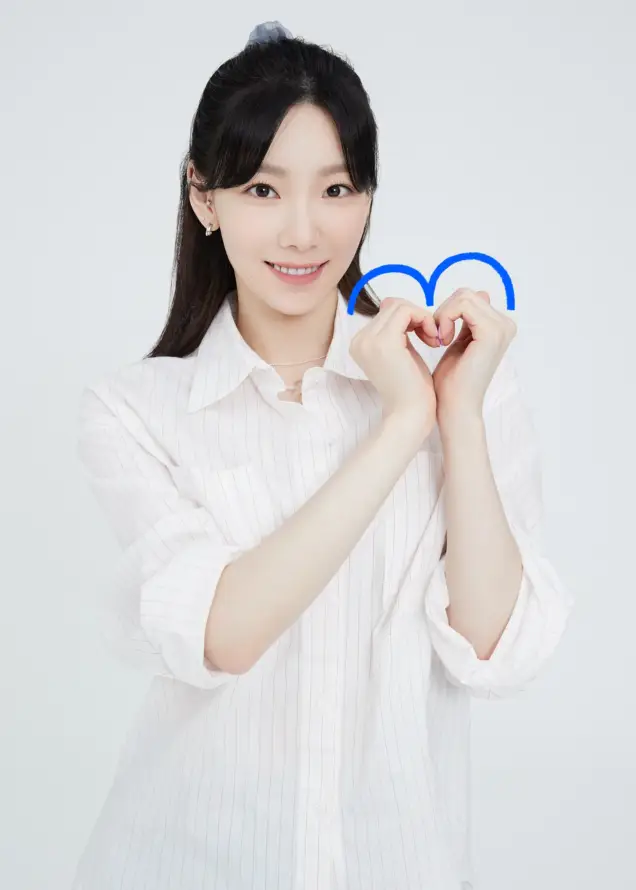 4k微笑壁纸 - 比心 - 泰妍 - 简约「哲风壁纸」