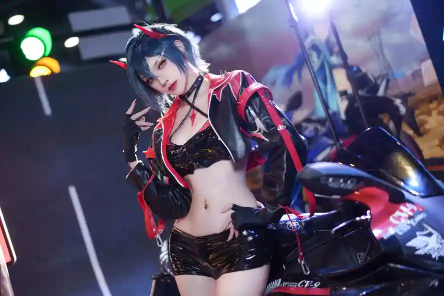 4k机车壁纸 - 短裤 - 蓝发 - 街头「哲风壁纸」 4k机车壁纸 - 短裤 - 蓝发 - 街头「哲风壁纸」