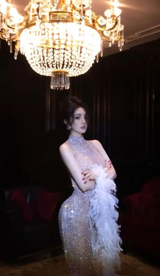 4k室内壁纸 - 暗调 - 精致 - 美女「哲风壁纸」