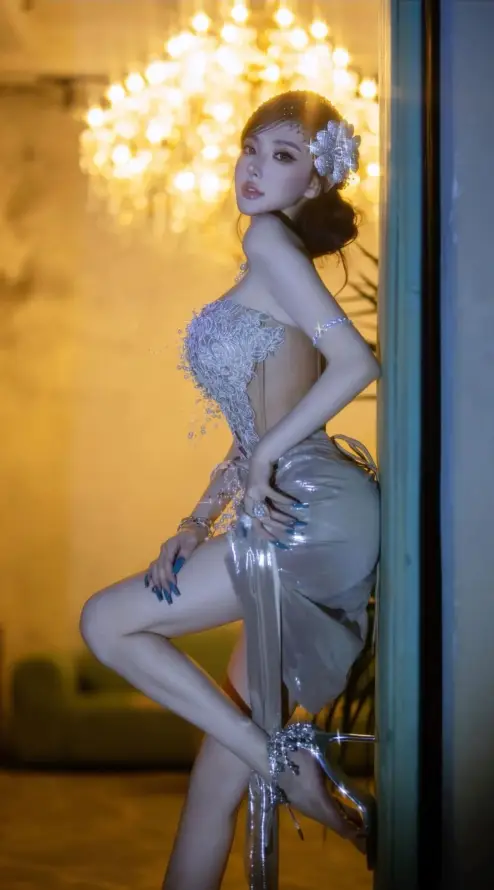 4k室内壁纸 - 暖光 - 盘发 - 美女「哲风壁纸」