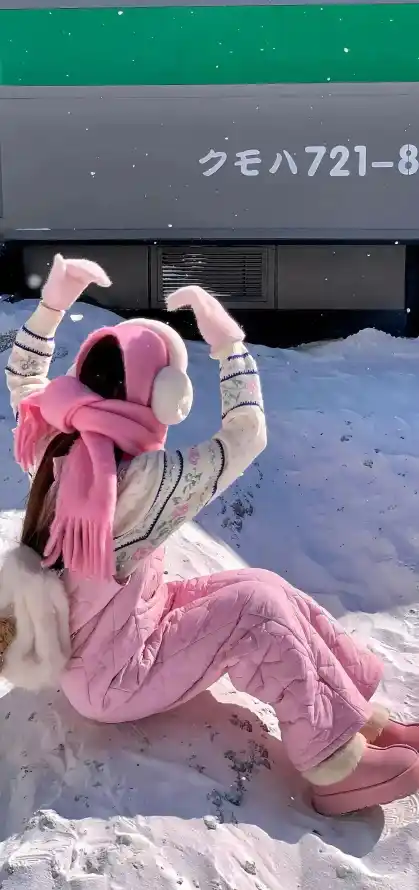 4k冬季壁纸 - 户外 - 日系 - 火车「哲风壁纸」