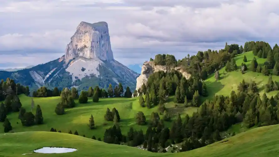 4k云层壁纸 - 山坡 - 山林 - 山脉「哲风壁纸」