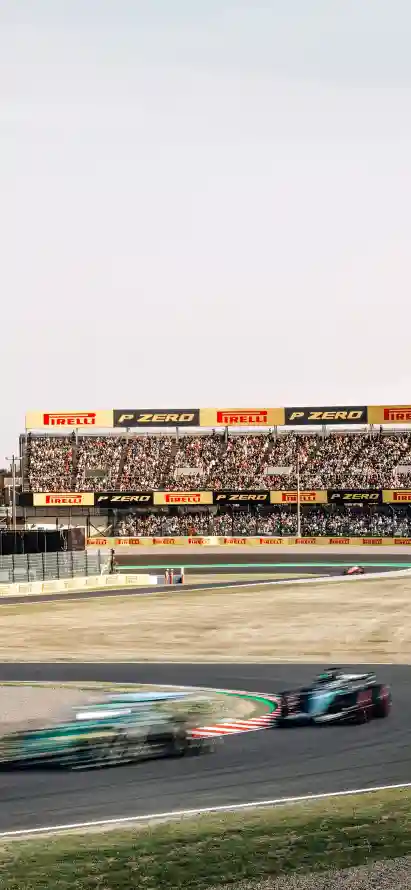 4k晴天壁纸 - 草地 - 赛车场 - F1赛车「哲风壁纸」