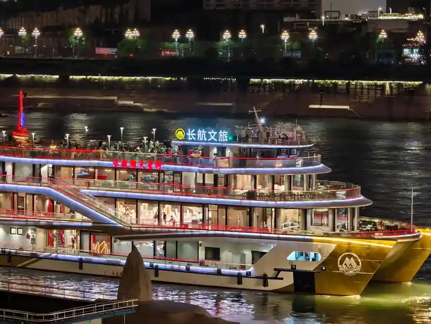 2k壁纸壁纸-观光船与夜景-城市江景热门的壁纸「哲风壁纸」