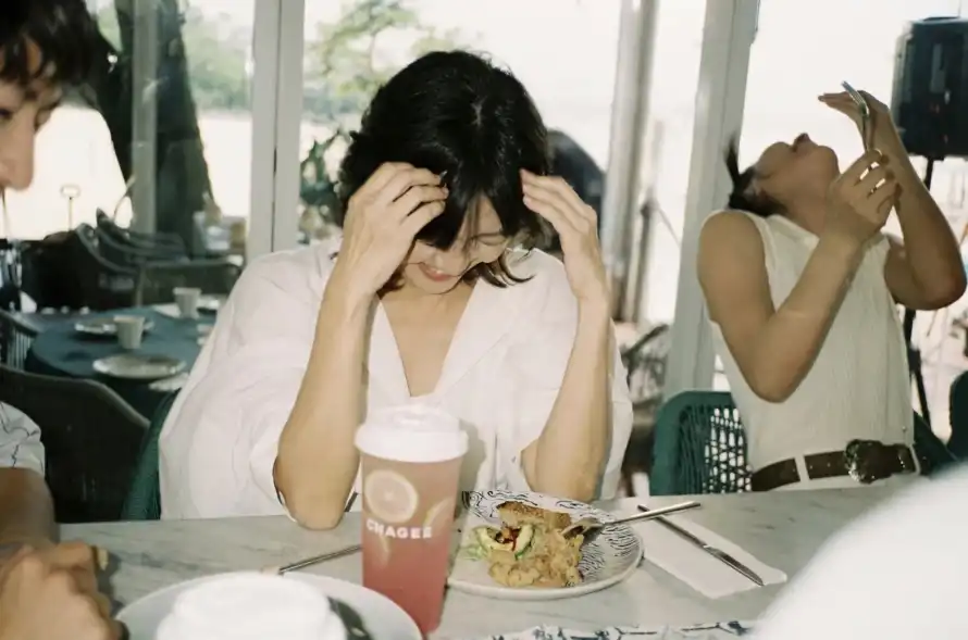 5k休闲壁纸-下午茶和户外-白色穿搭壁纸推荐「哲风壁纸」