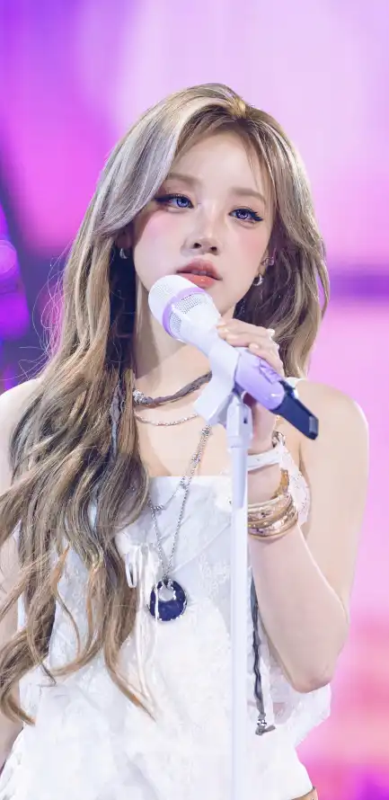 4k耳饰壁纸 - 舞台 - 项链 - 女歌手「哲风壁纸」