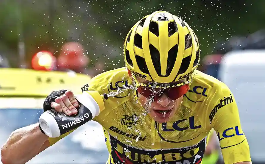 5k雨天壁纸-竞速比赛壁纸和范阿尔特-骑行头盔「哲风壁纸」