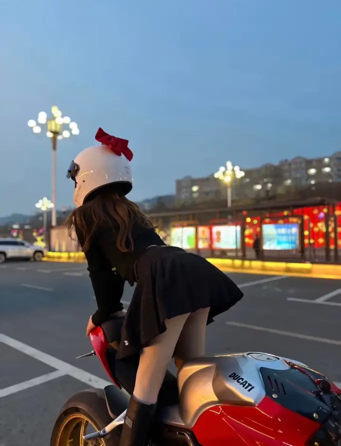 4k傍晚壁纸 - 壁纸 - 女骑 - 手机「哲风壁纸」