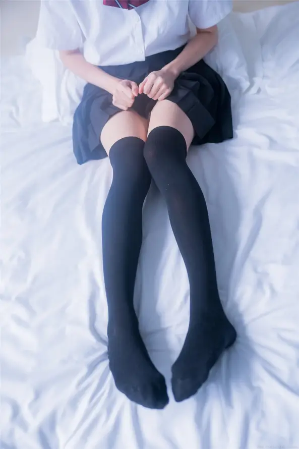 4k卧室壁纸 - 少女 - 美腿 - 脚控「哲风壁纸」