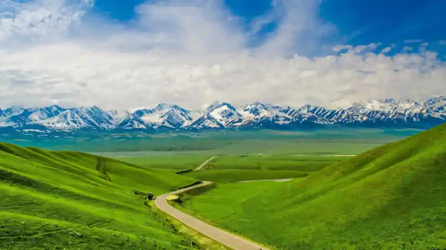 4k公路壁纸 - 晴空 - 白云 - 草原「哲风壁纸」