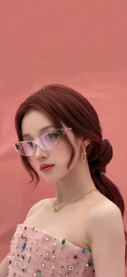 4k时尚壁纸 - 棕发 - 美女 - 耳坠「哲风壁纸」