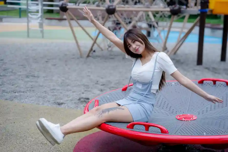 2k少女壁纸-游乐园壁纸和户外-休闲穿搭免费下载「哲风壁纸」