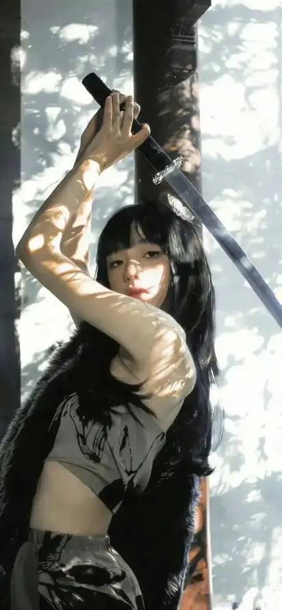 4k光影壁纸 - 冷艳 - 树荫 - 美女「哲风壁纸」