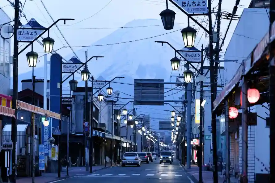 4k傍晚壁纸 - 商铺 - 城镇 - 大道「哲风壁纸」