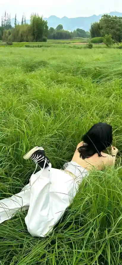 4k休闲壁纸 - 女生 - 慵懒 - 户外「哲风壁纸」