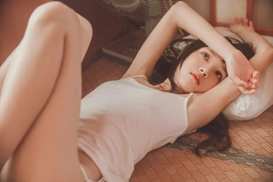 4k凉席壁纸 - 吊带 - 复古 - 室内「哲风壁纸」