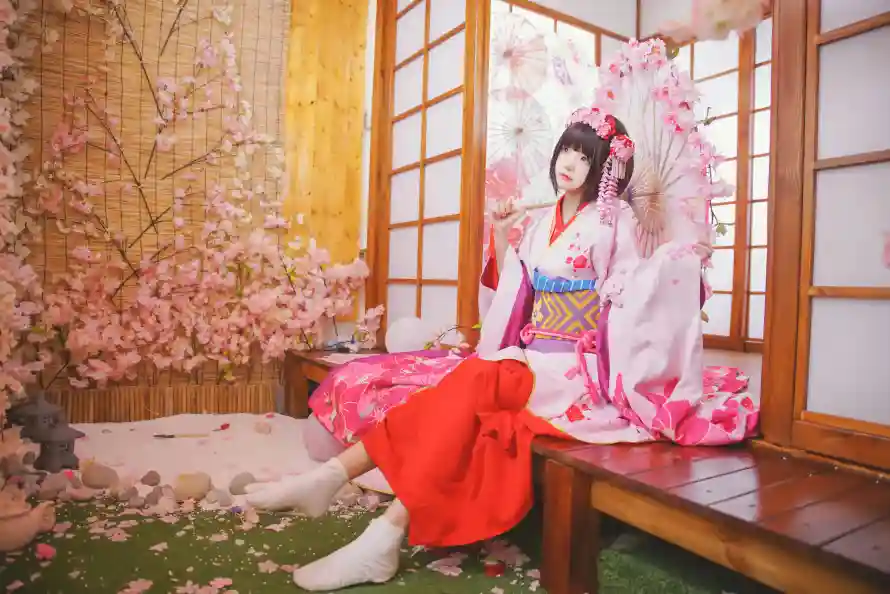 8k写真壁纸-加藤惠和发饰-木质廊台壁纸分享「哲风壁纸」