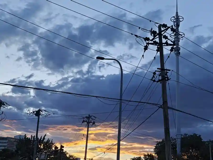 4k云层壁纸 - 城市 - 晚霞 - 树木「哲风壁纸」