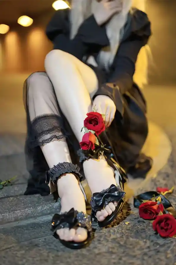 4k银发壁纸 - 夜景 - 暖光 - 黑裙「哲风壁纸」