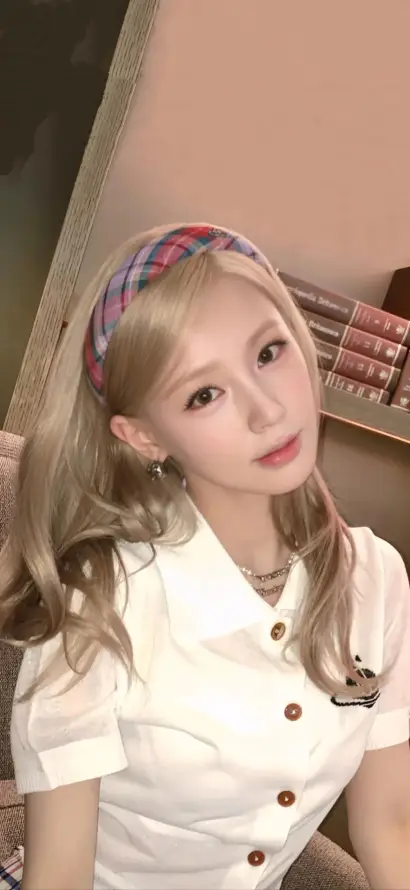 4k室内壁纸 - 温柔 - 耳饰 - 长发「哲风壁纸」