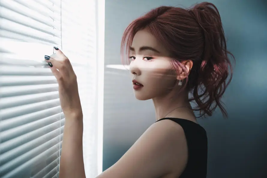 4k壁纸壁纸 - 室内 - 电脑 - 红发「哲风壁纸」