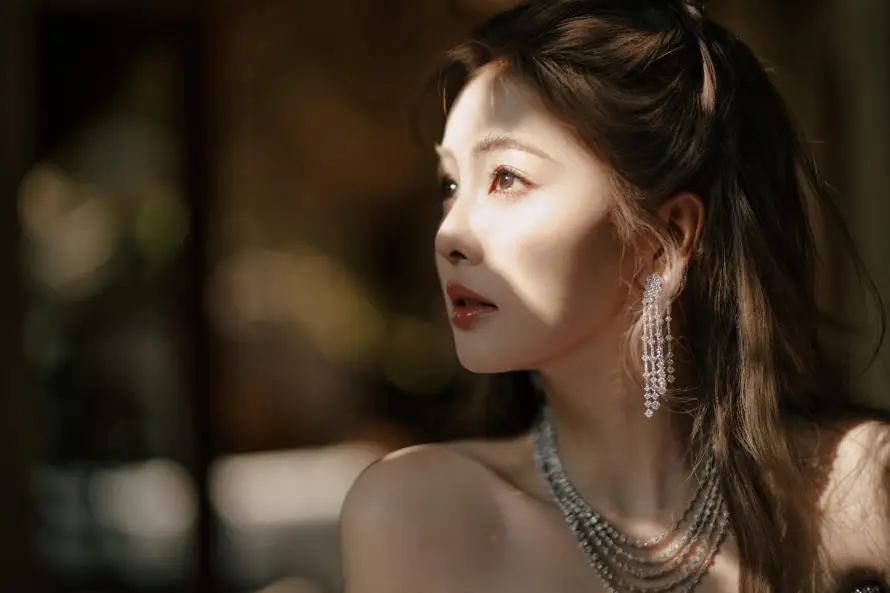 4k侧颜壁纸-女明星和写真-钻石耳饰免费下载「哲风壁纸」