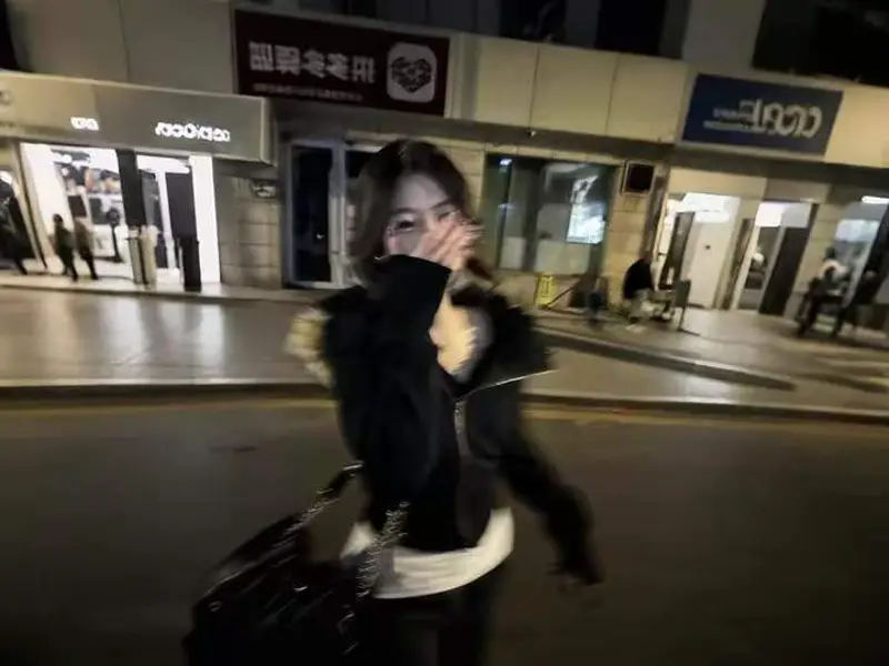 模糊的背影 - 壁纸图片1