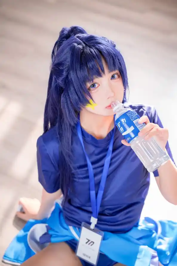 4k少女壁纸 - 工牌 - 教室 - 蓝发「哲风壁纸」