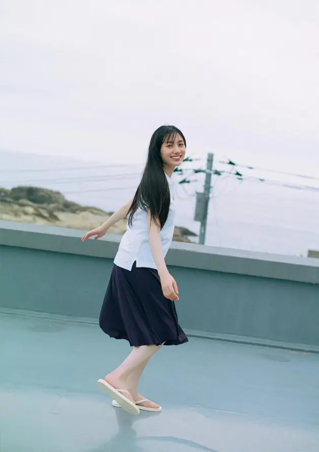 4k休闲壁纸 - 天空 - 少女 - 微笑「哲风壁纸」