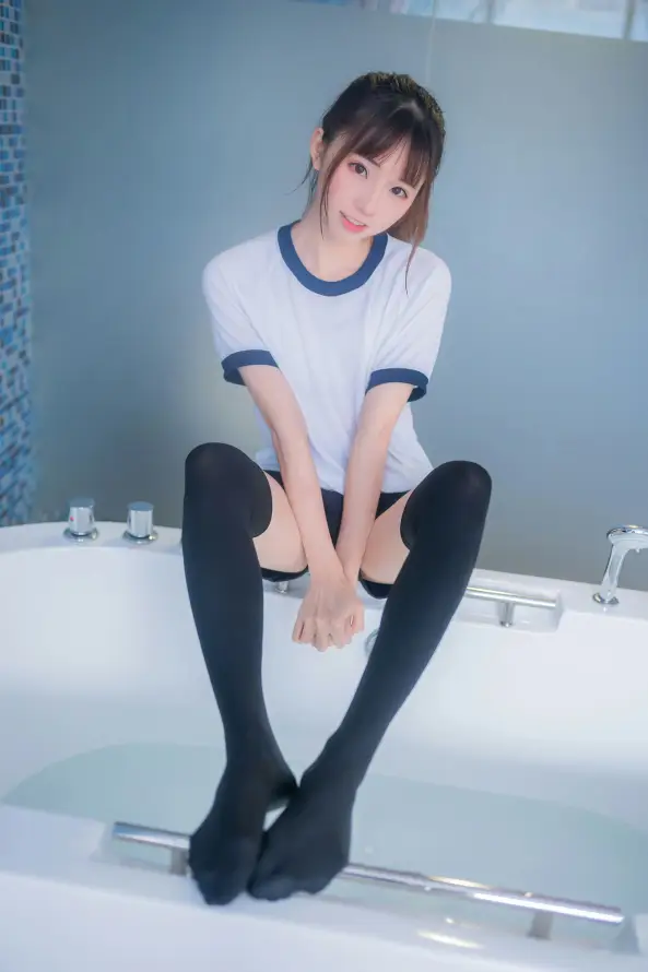 4k写真壁纸 - 少女 - 浴室 - 浴缸「哲风壁纸」