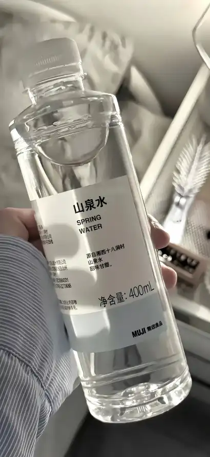 4k干净壁纸 - 手持 - 清爽 - 简约「哲风壁纸」