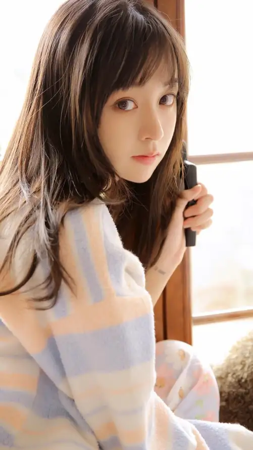4k室内壁纸 - 少女 - 居家 - 暖光「哲风壁纸」