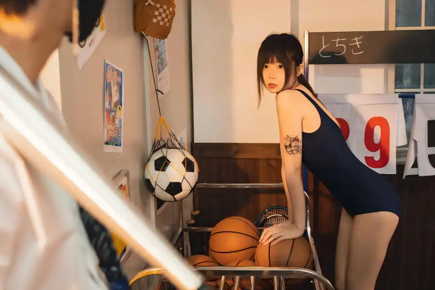 4k写真壁纸 - 少女 - 教室 - 日系「哲风壁纸」