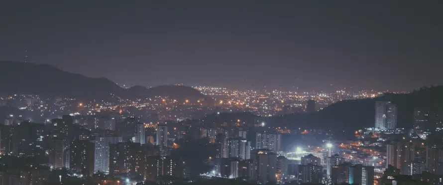 4k俯瞰壁纸 - 城市 - 夜景 - 山峦「哲风壁纸」 4k俯瞰壁纸 - 城市 - 夜景 - 山峦「哲风壁纸」