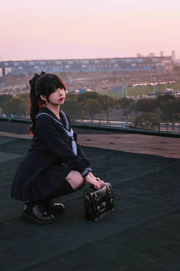 4kjk壁纸 - 制服 - 天台 - 户外「哲风壁纸」