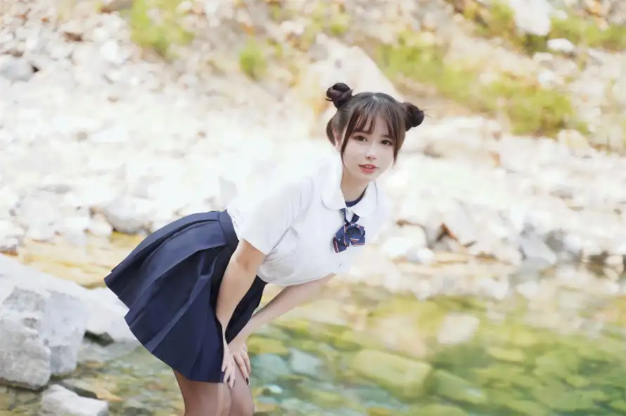4k写真壁纸 - 小溪 - 少女 - 户外「哲风壁纸」 4k写真壁纸 - 小溪 - 少女 - 户外「哲风壁纸」