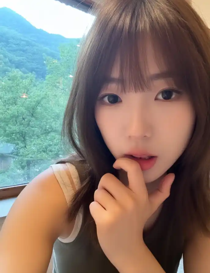 4k女生壁纸 - 山景 - 清纯 - 特写「哲风壁纸」
