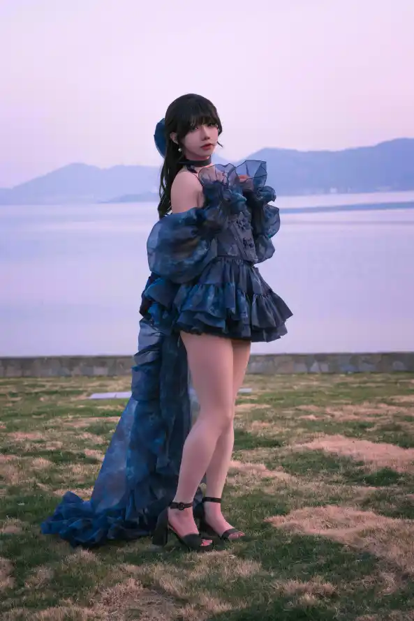 4k户外壁纸 - 湖泊 - 美女 - 草地「哲风壁纸」
