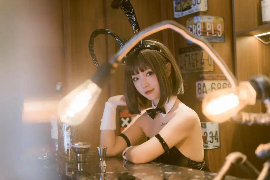 6k写真壁纸-cos - 暖光-黑色服装免费下载「哲风壁纸」